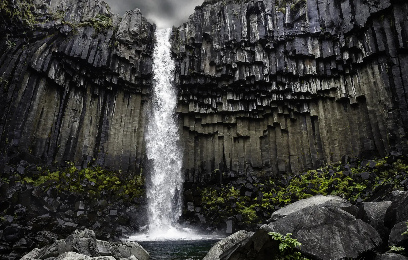 Фото обои ручей, скалы, водопад, буря, Исландия, Black Fall, Свартифосс