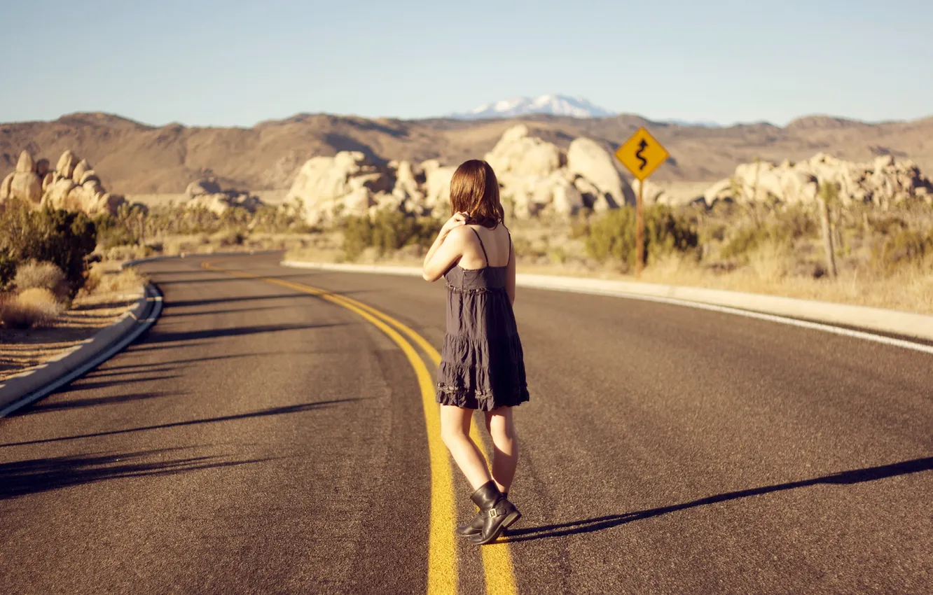 Фото обои дорога, одиночество, шоссе, стоит, одна