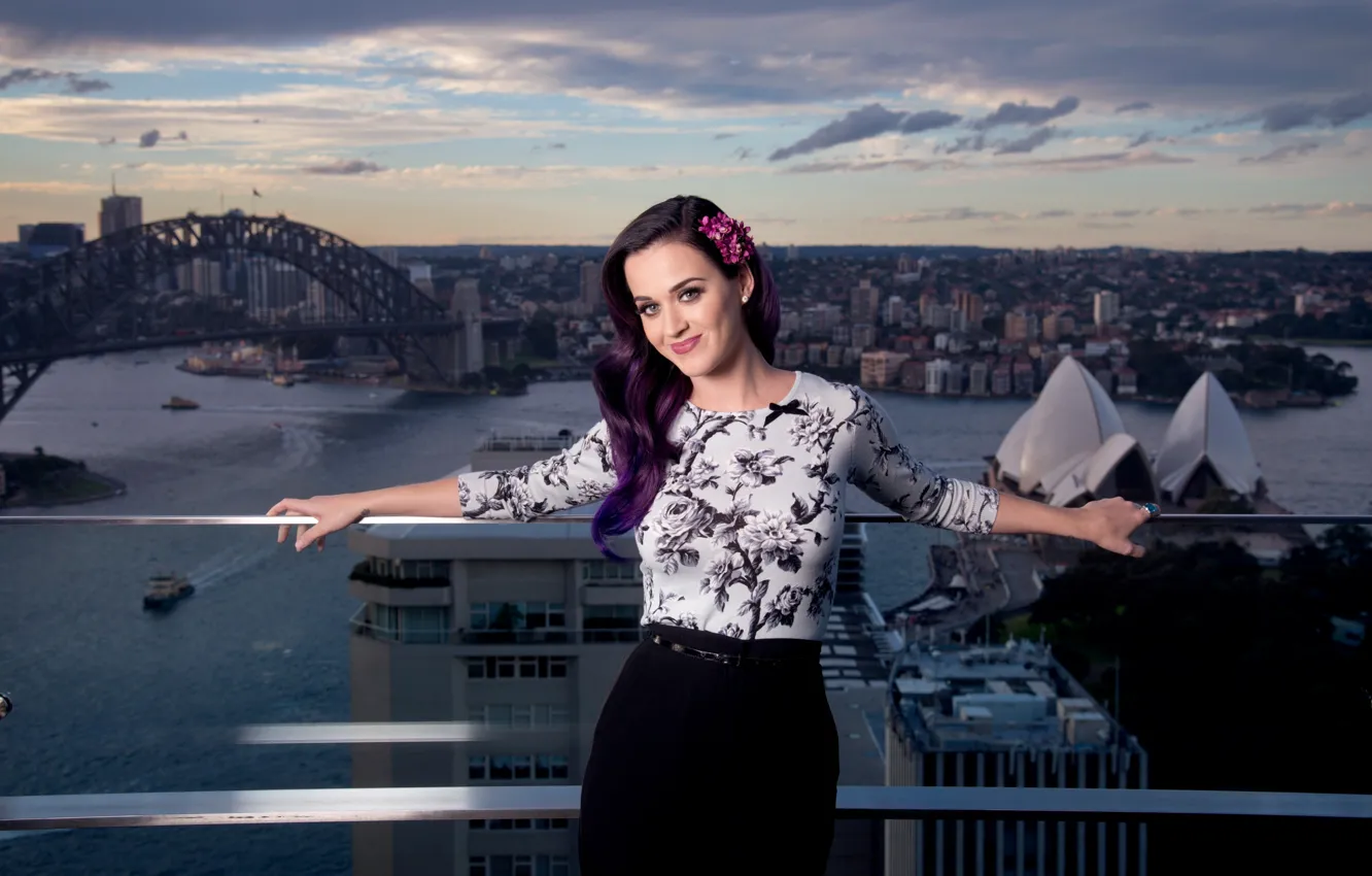 Фото обои город, улыбка, волосы, фиолетовые, Katy Perry, певица, кэти перри