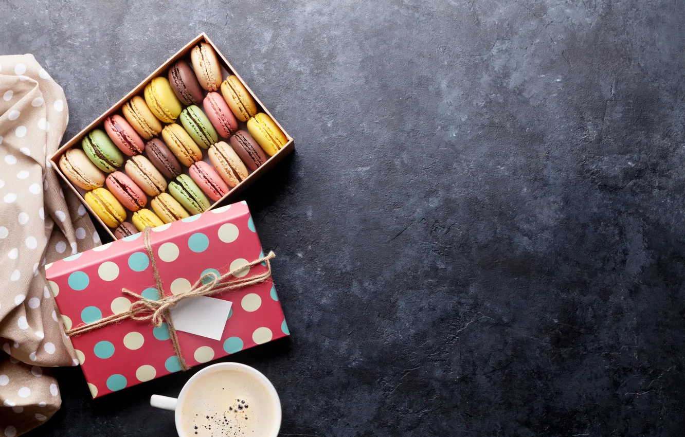 Фото обои цветы, подарок, colorful, pink, flowers, coffee cup, macarons, чашка кофе