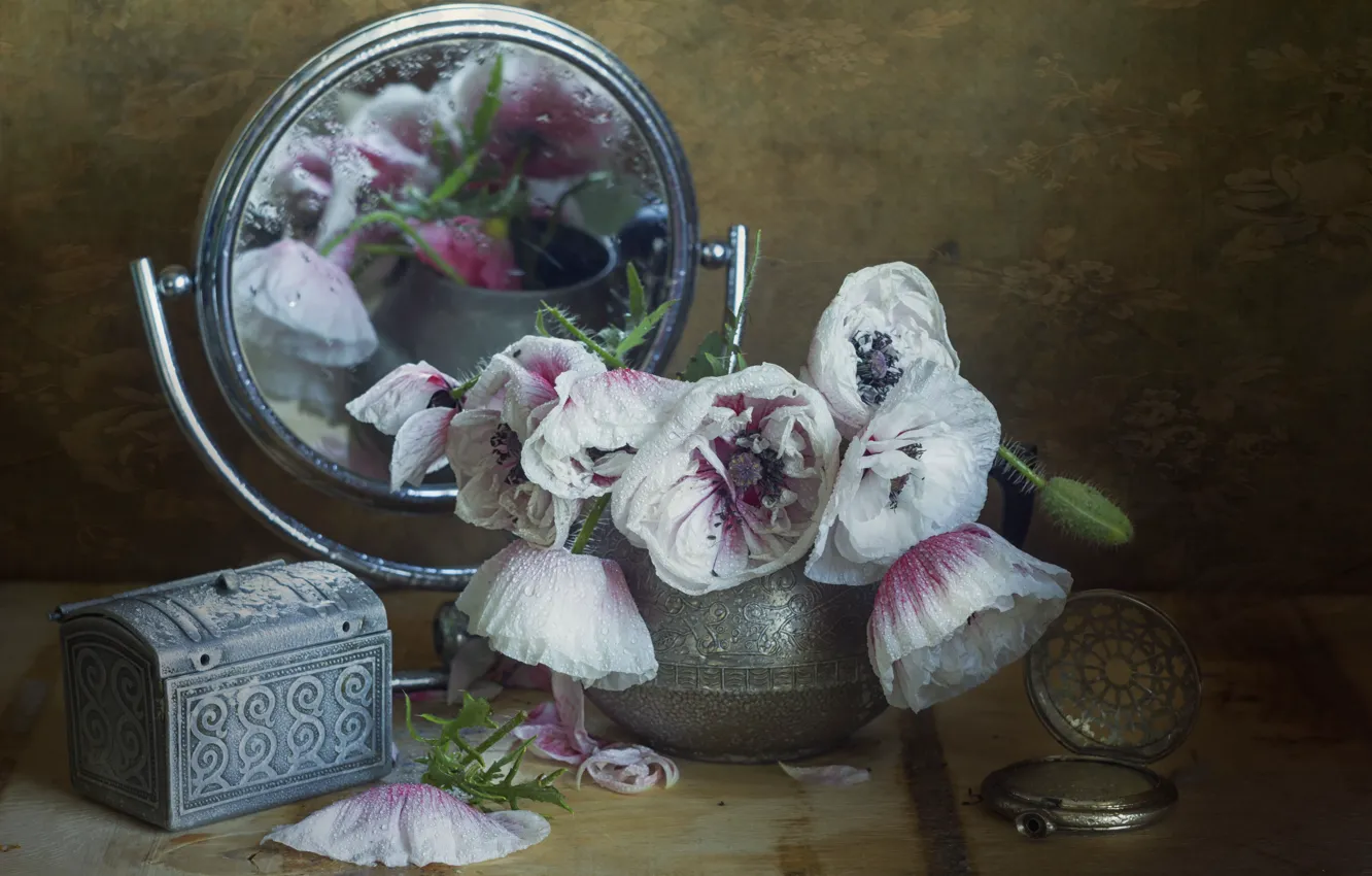 Фото обои вода, капли, цветы, маки, зеркало, шкатулка, вазочка