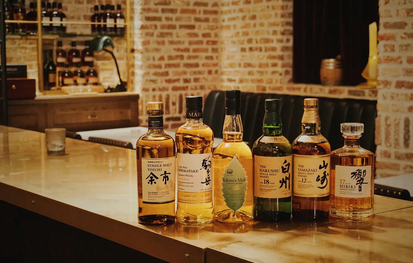 Фото обои бар, бутылки, Hakushu, японский виски, Yamazaki, Hibiku, Komagatake