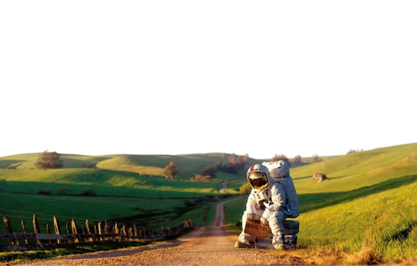 Фото обои road, ride, astronaut