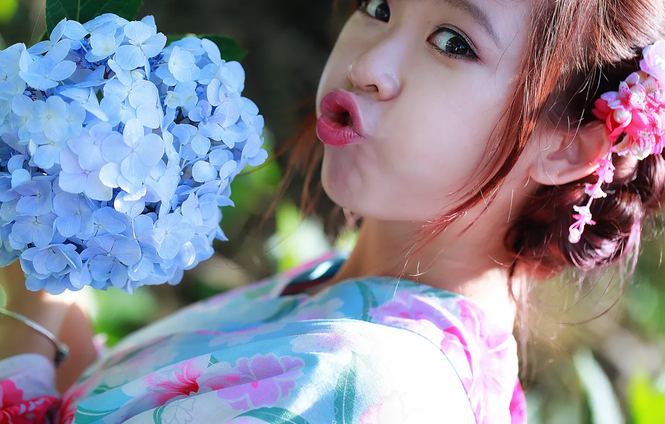 Фото обои глаза, взгляд, девушка, цветы, лицо, губы, азиатка