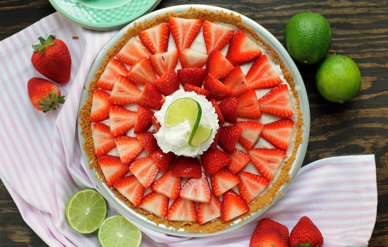 Фото обои ягоды, клубника, пирог, лайм, крем, десерт, wood