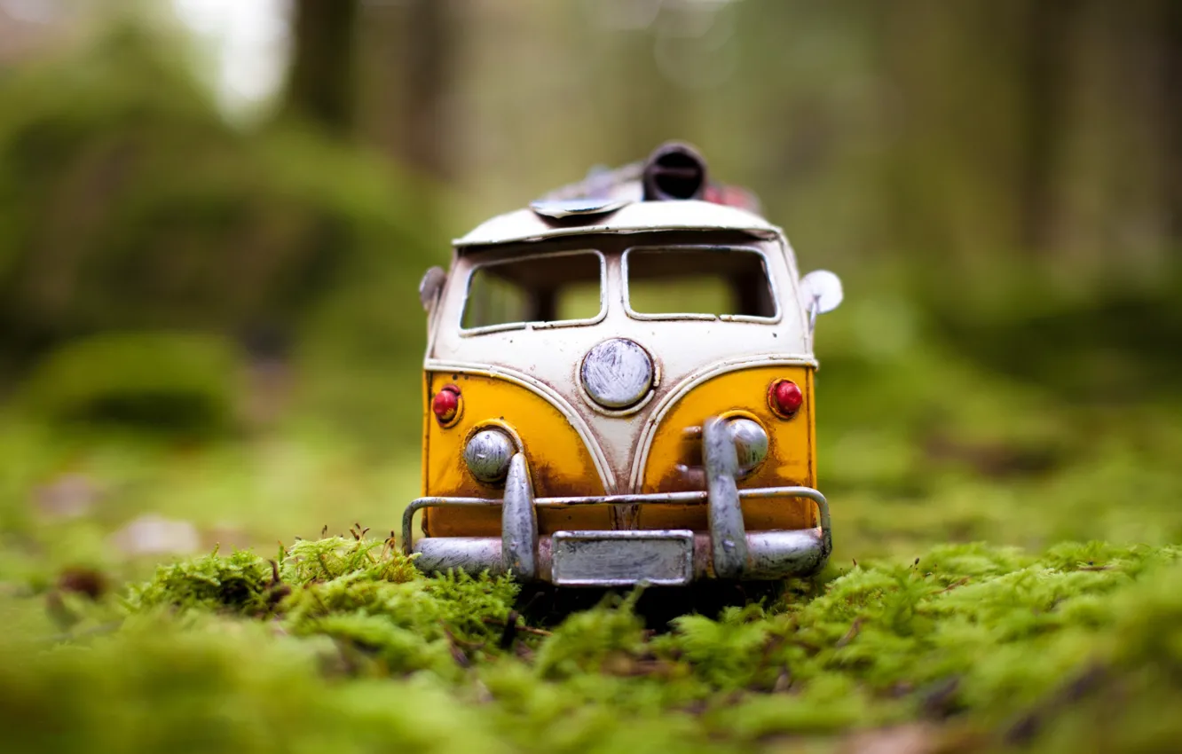 Фото обои зелень, авто, лес, трава, макро, модель, игрушка, мох