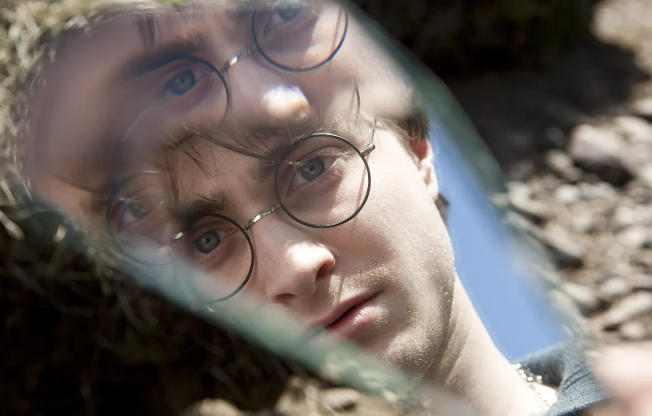 Фото обои отражение, зеркало, Гарри Поттер, Дэниел Рэдклифф, осколок