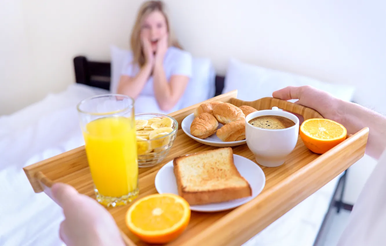 Фото обои кофе, апельсин, сок, бананы, поднос, круассаны, завтрак в постель