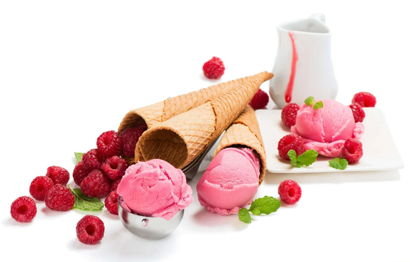 Фото обои ягоды, малина, мороженое, рожок, мята, десерт, сироп, вафельный