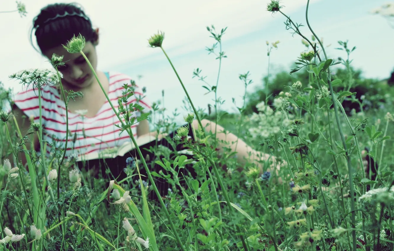 Фото обои трава, девушка, природа, лицо, фон, обои, настроения, растение