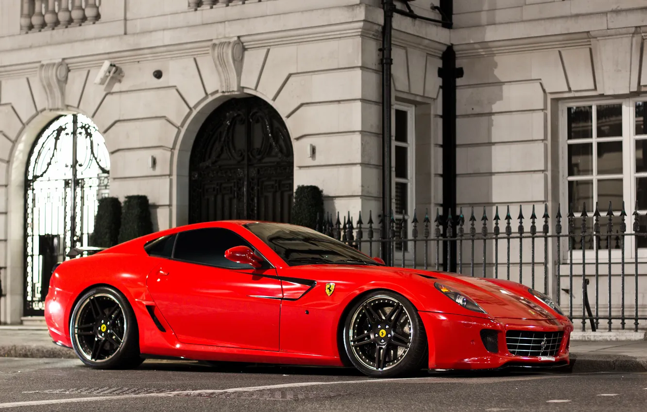 Фото обои красный, улица, здание, red, ferrari, феррари, 599, street