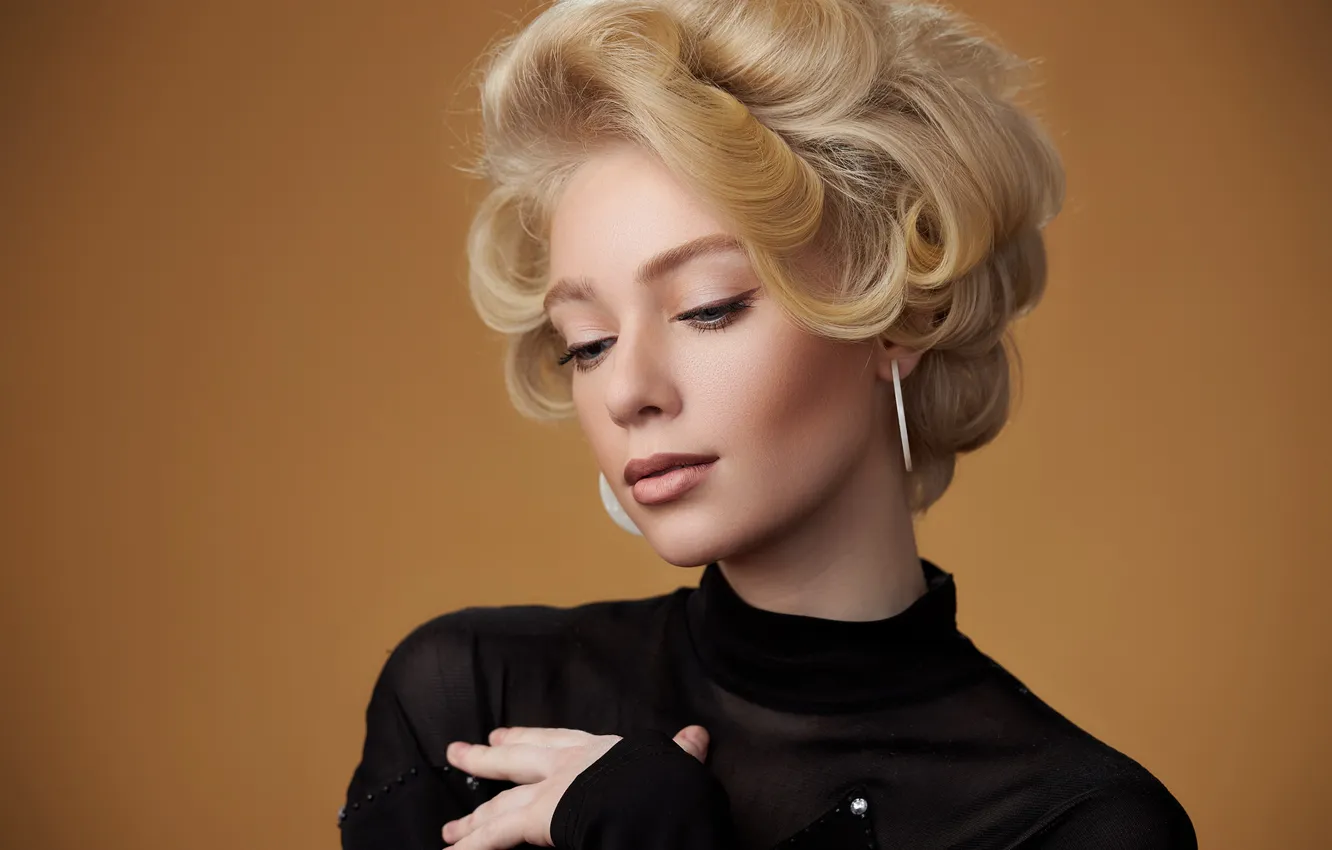 Фото обои women, blonde, portrait, makeup, simple background, Pavel Reband