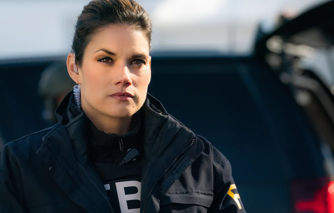 Фото обои взгляд, макияж, форма, сериал, FBI, ФБР, Мисси Перегрим, Missy Peregrym