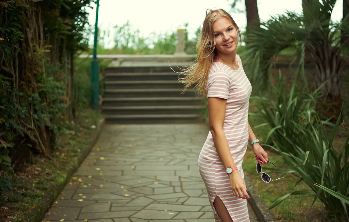 Фото обои лето, взгляд, лицо, волосы, очки, милашка, Маша