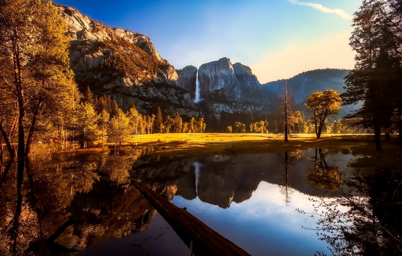 Фото обои солнце, деревья, горы, озеро, отражение, водопад