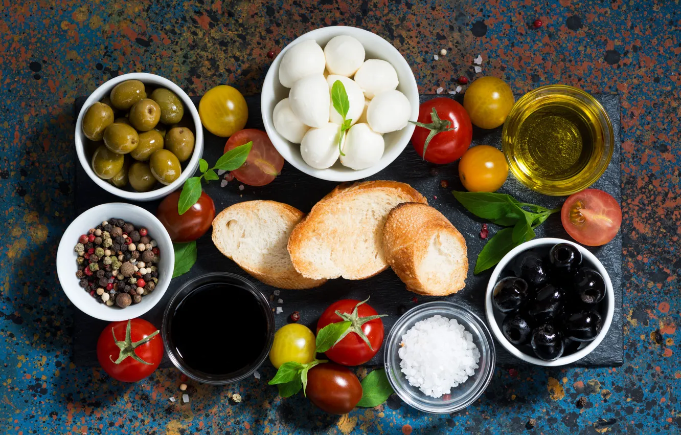 Фото обои перец, помидоры, оливки, соус, моцарелла, брускетта