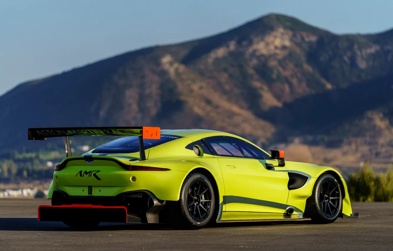 Фото обои Aston Martin, Vantage, гоночное авто, вид сзади, 2018, GTE