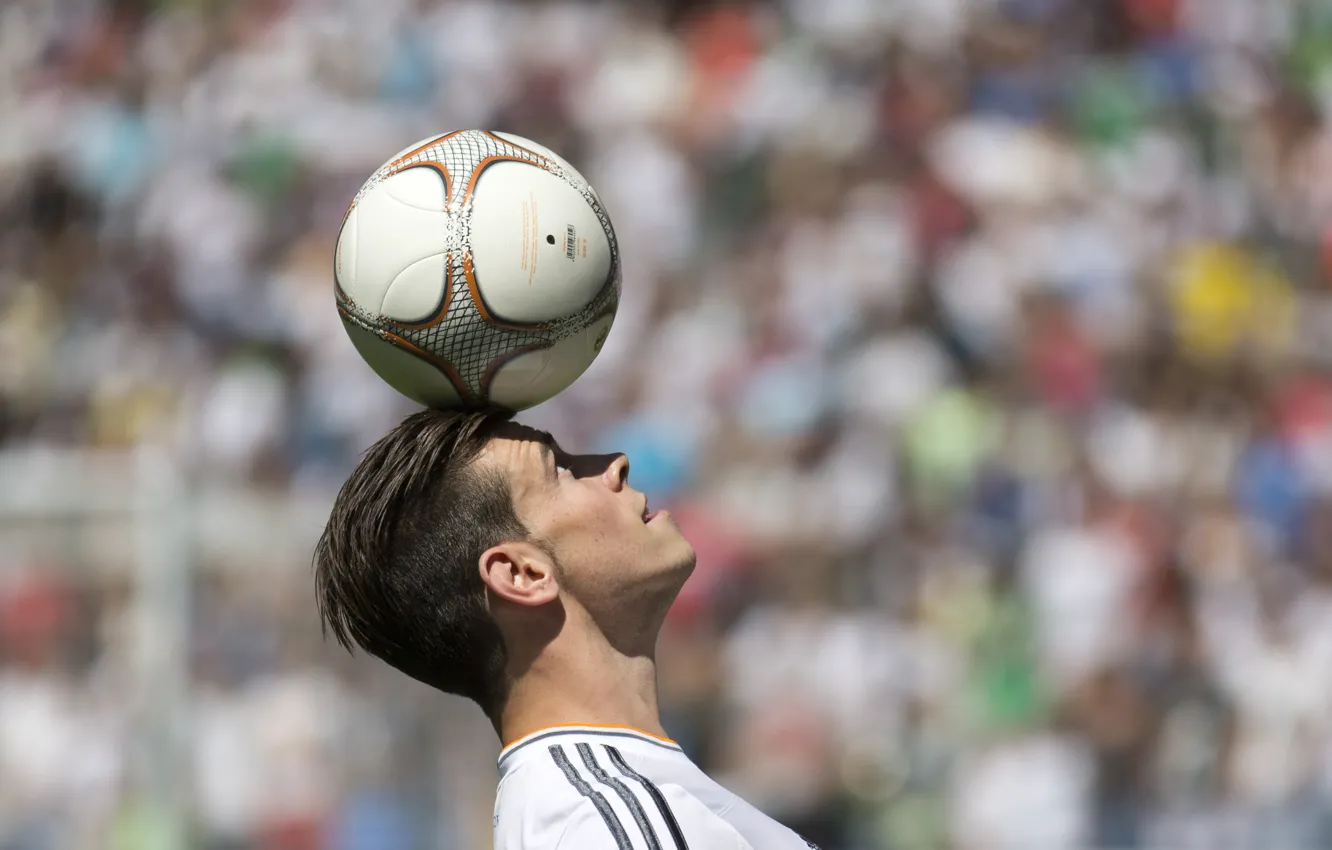 Фото обои Англия, Спорт, Дождь, Футбол, Rain, Football, Футболист, Gareth Bale