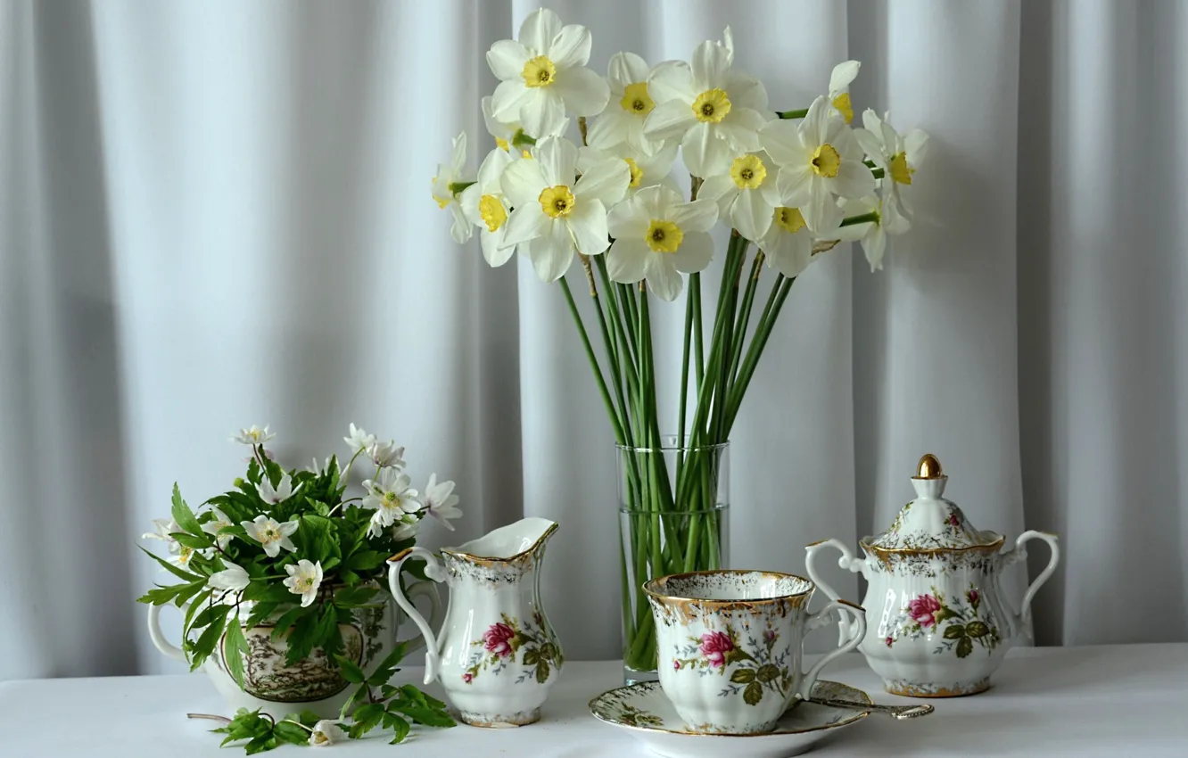 Фото обои цветы, фон, ткань, белые, нарциссы, чайный сервиз