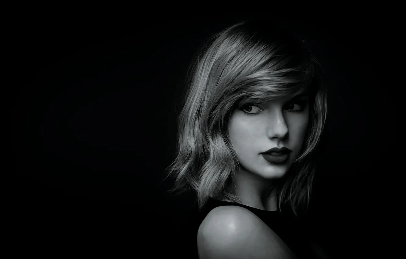 Фото обои Taylor Swift, monochrome, women, singer, blonde, black background, celebrity, portrait