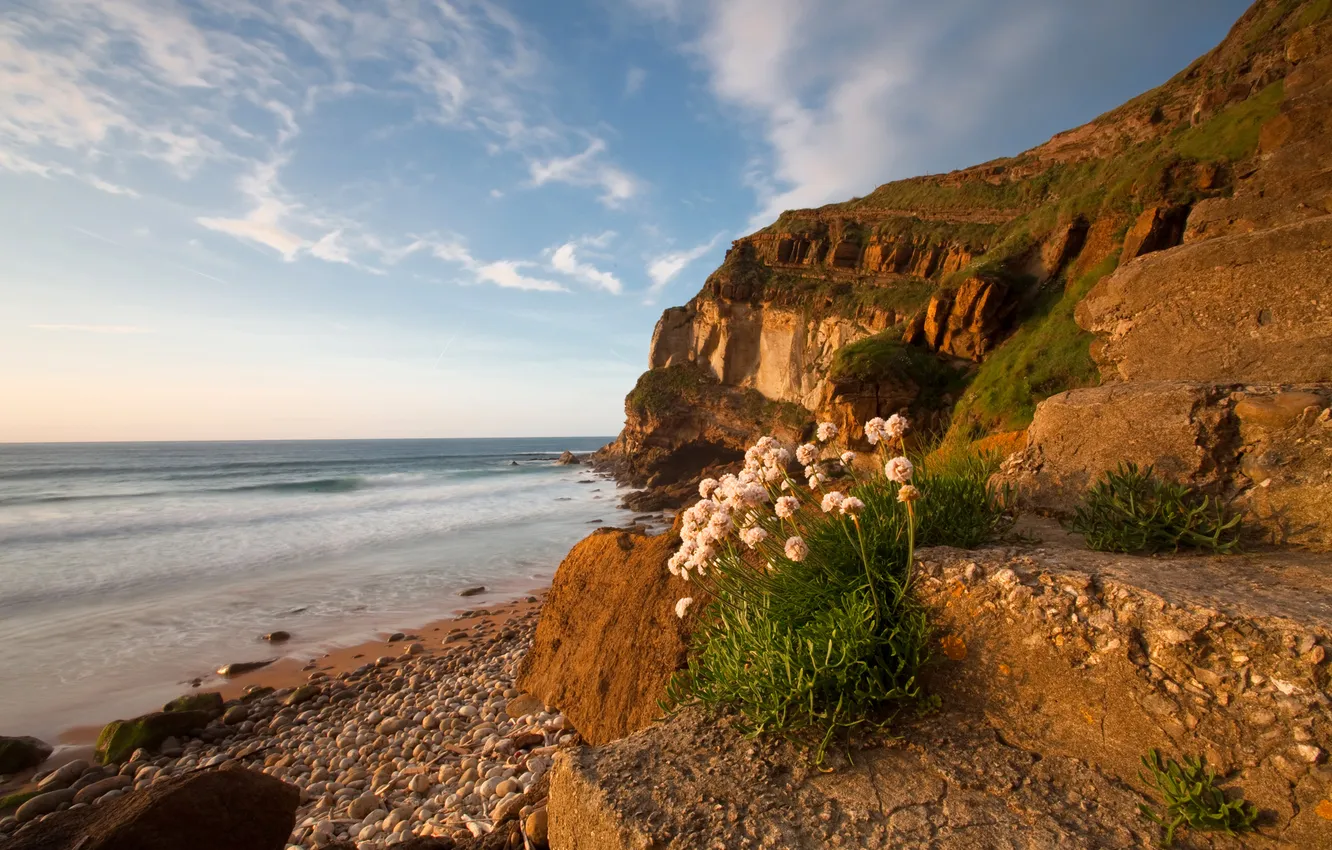 Фото обои море, галька, камни, скалы, берег, Морской пейзаж