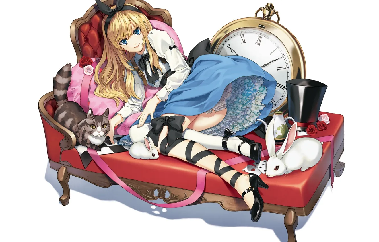 Фото обои Alice in Wonderland, Alice, лежит на диване, цилиндр шляпа, полосатый кот, белый кролик, карманные часы, …