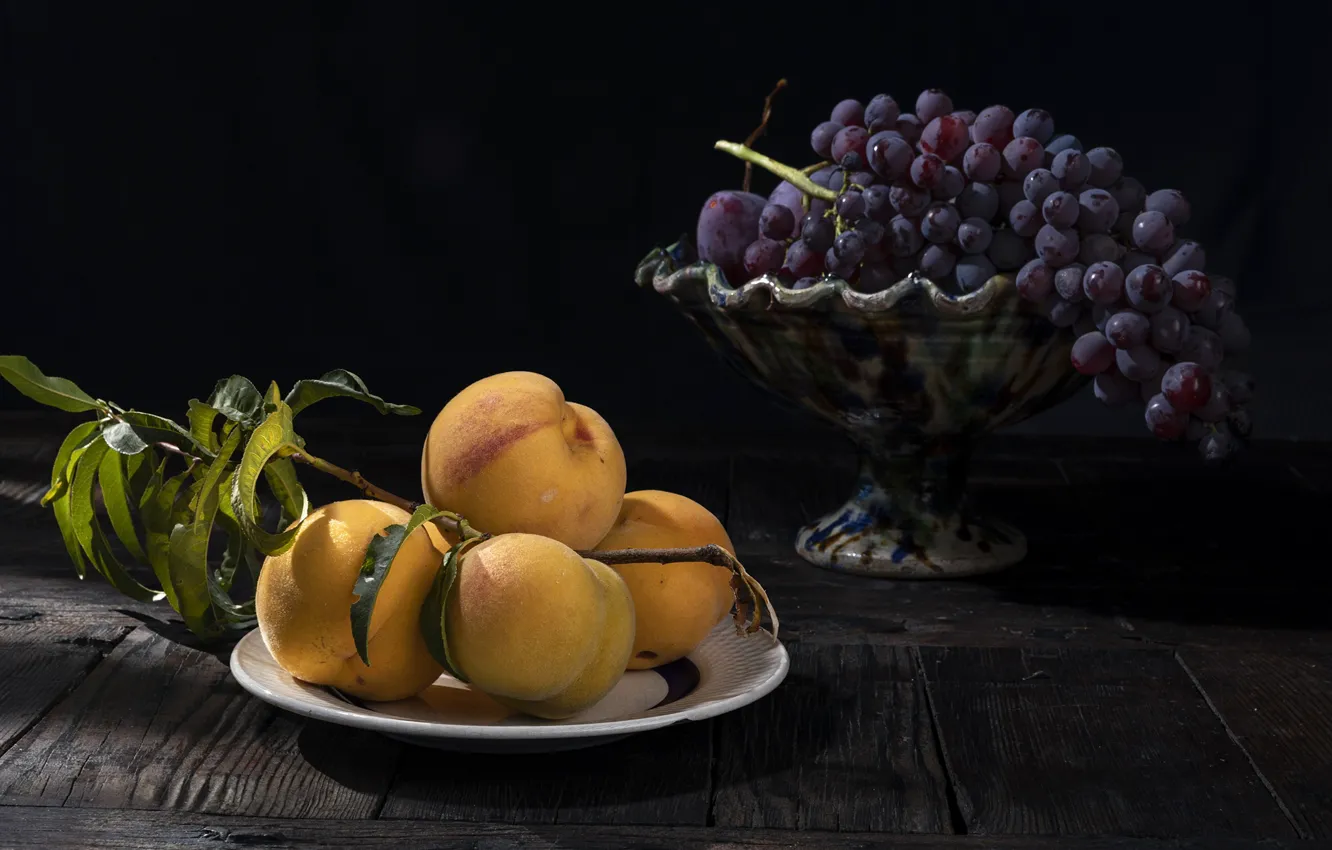 Фото обои свет, виноград, фрукты, абрикосы