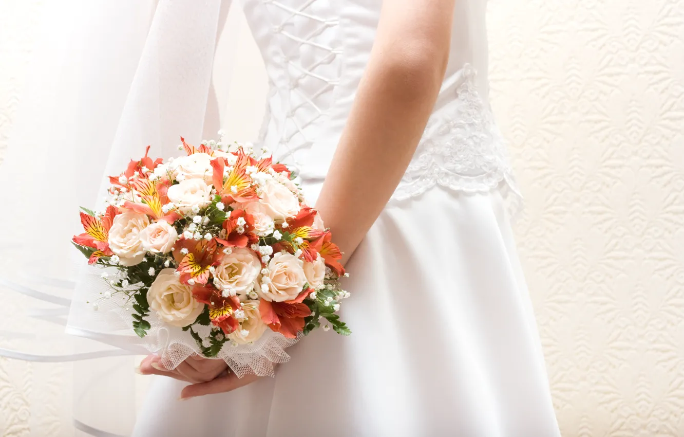 Фото обои цветы, букет, платье, невеста, фата, шнуровка