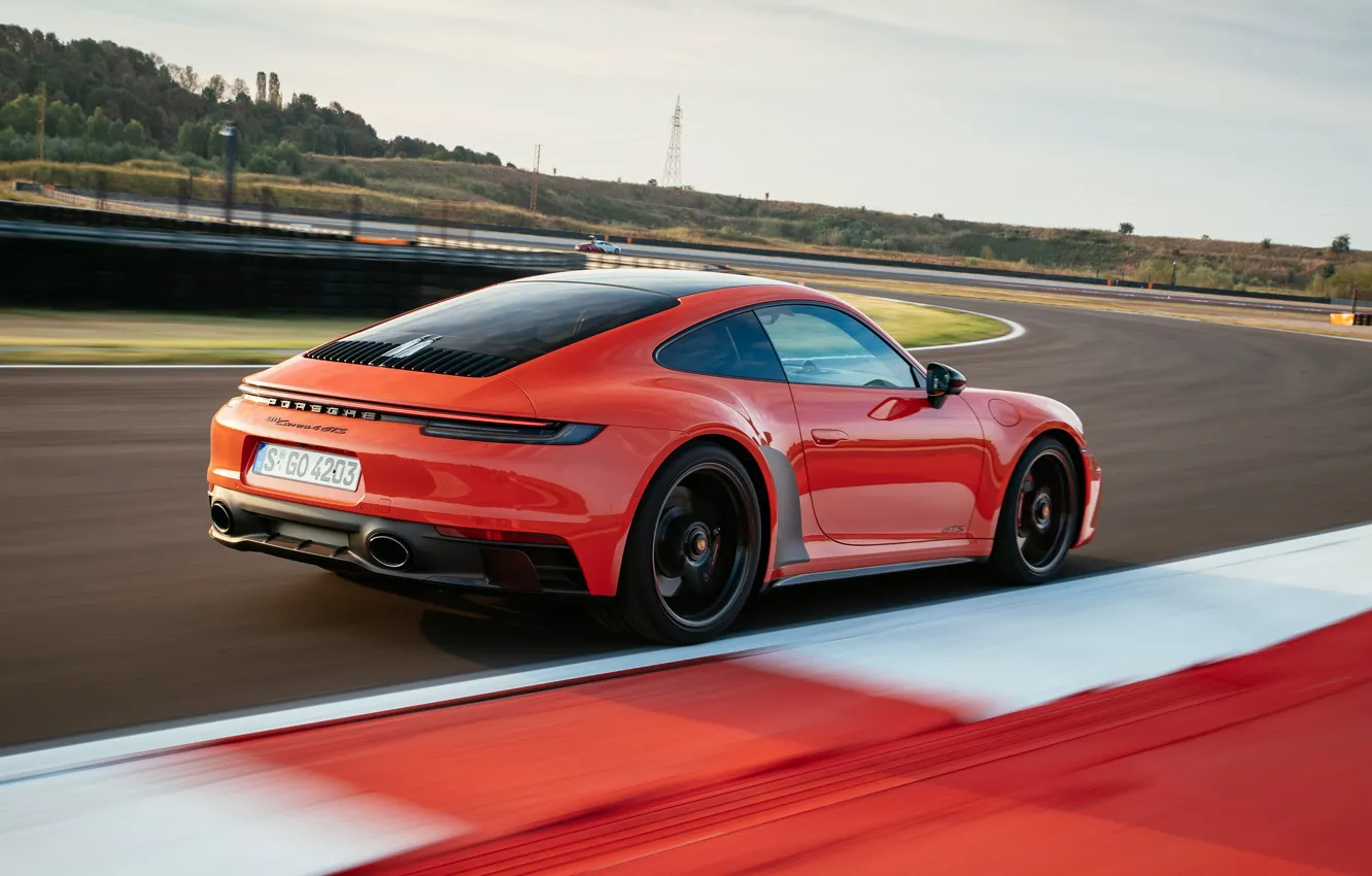 Фото обои скорость, 911, Porsche, Carrera 4, гоночный трек, GTS, 2022, Porsche 911 Carrera 4 GTS