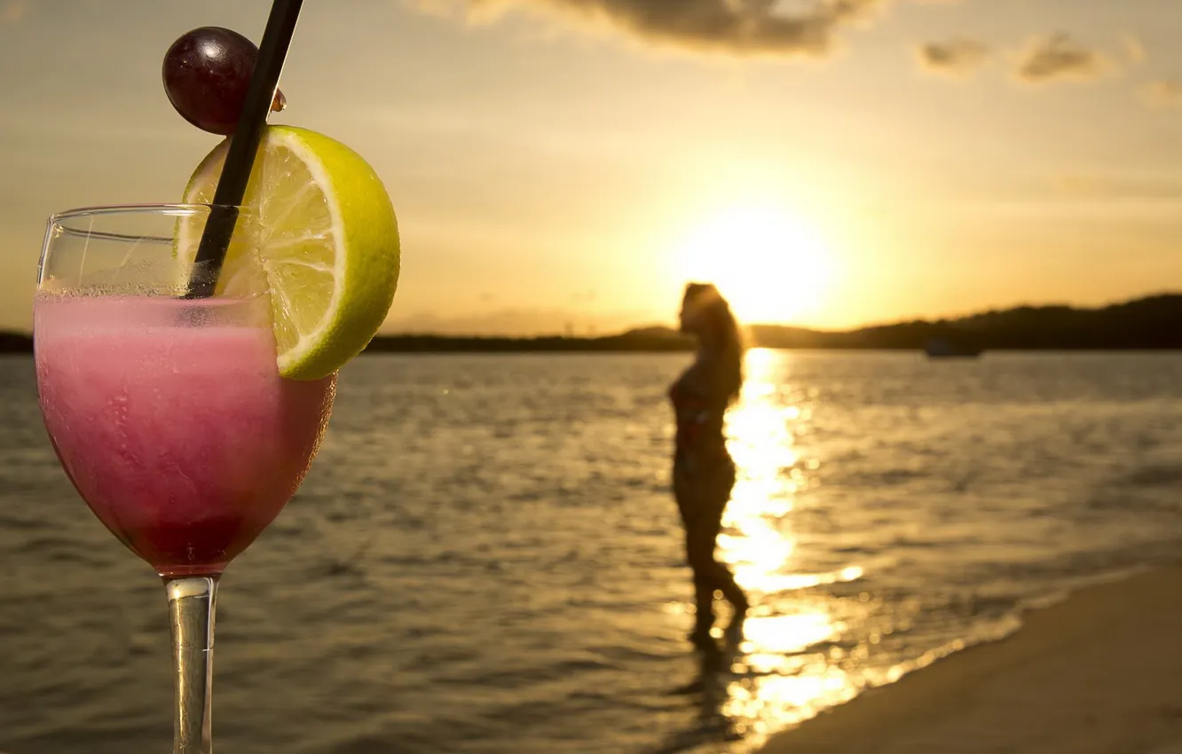 Фото обои море, девушка, закат, Drink