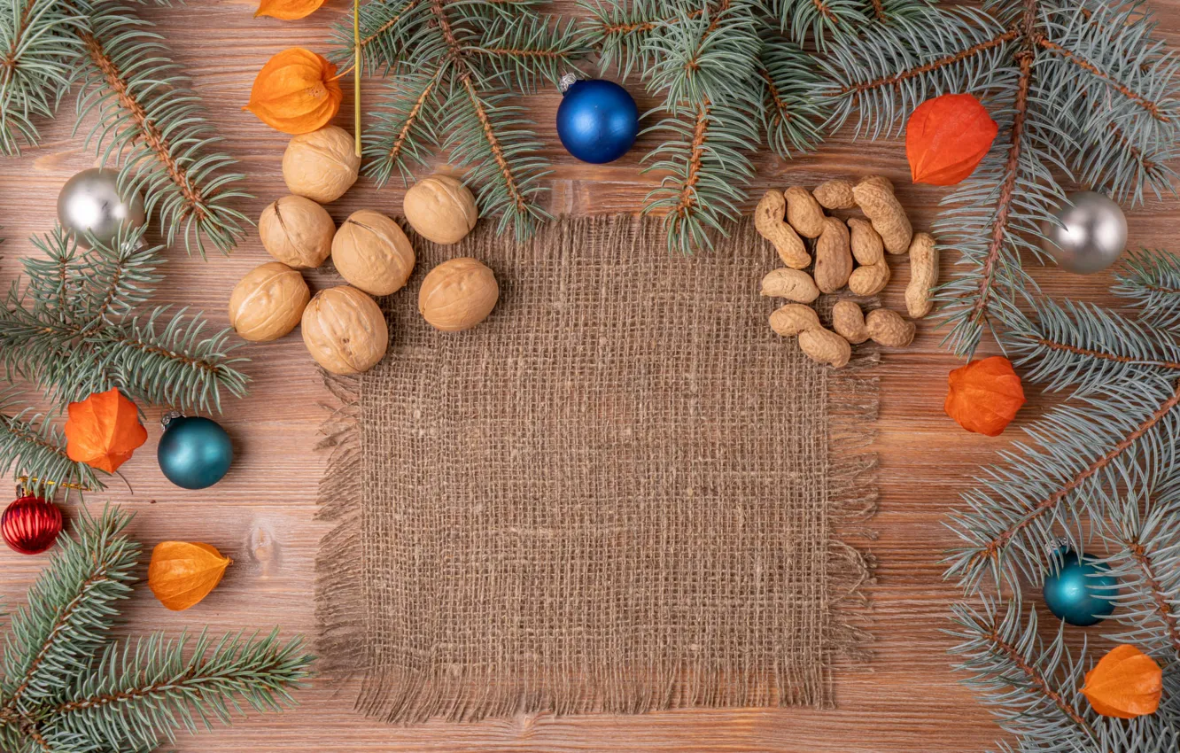 Фото обои шарики, ветки, доски, Рождество, Новый год, орехи, хвоя, мешковина