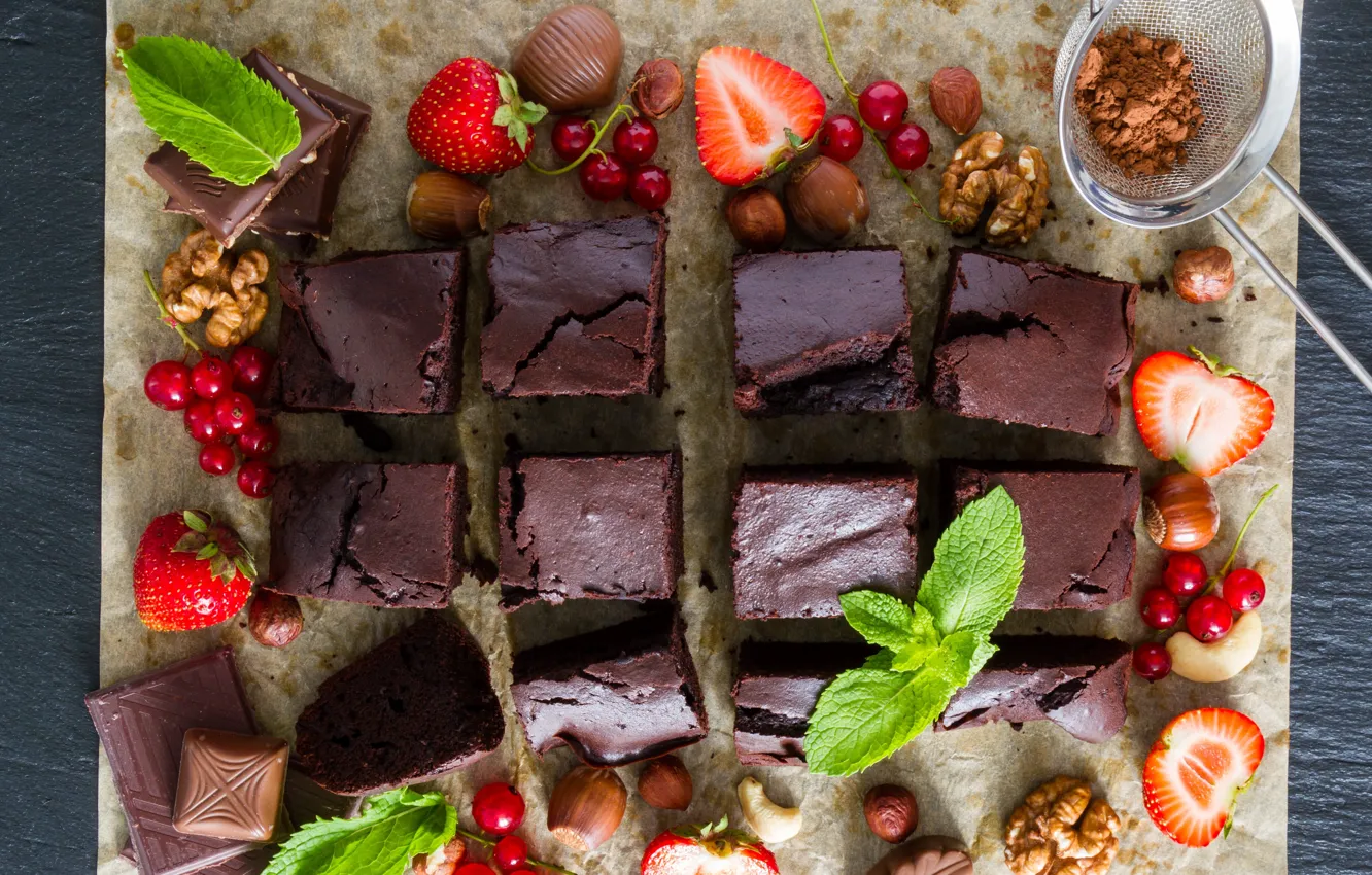 Фото обои ягоды, шоколад, пирог, орехи, мята, десерт, брауни, Naumenko Oleksandra