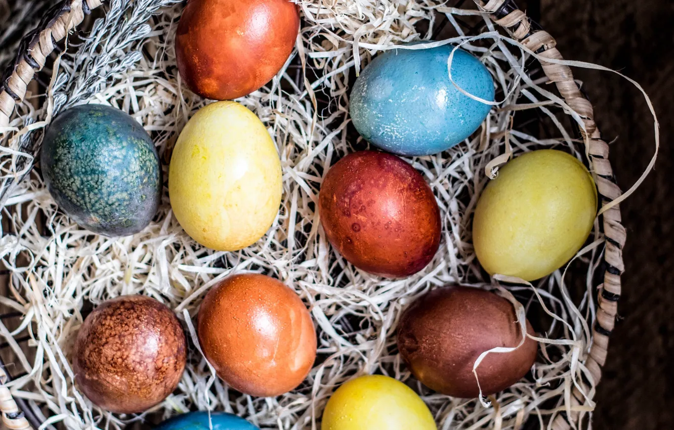 Фото обои яйца, Солома, пасха, крашенки