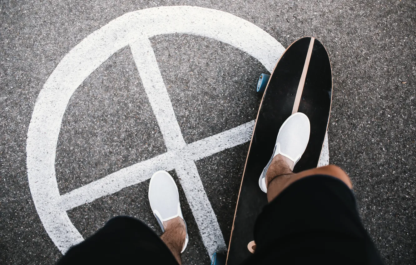 Фото обои men, sneakers, longboard