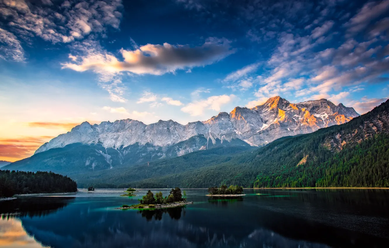Фото обои лес, небо, острова, облака, горы, озеро, синева, скалы