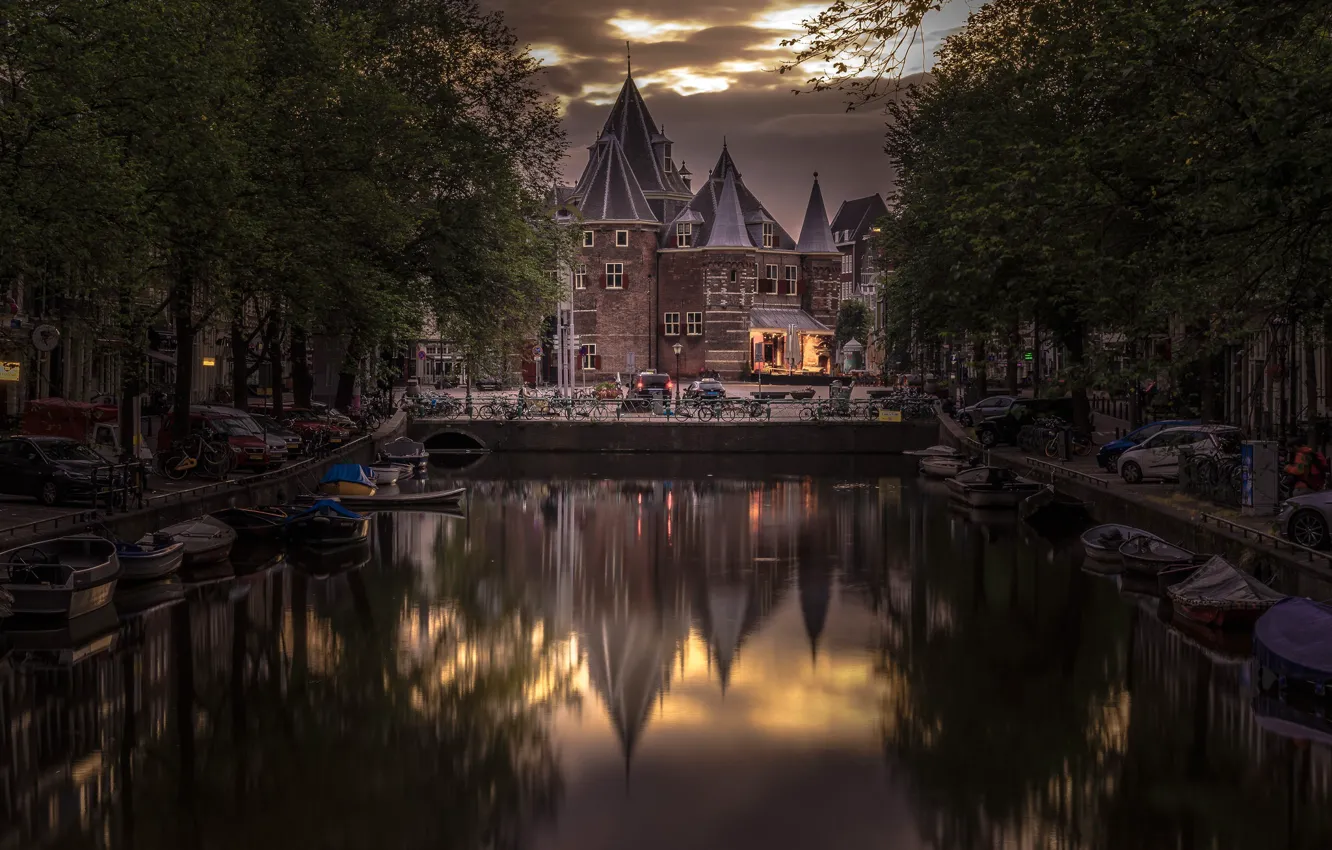 Фото обои деревья, отражение, башня, дома, Амстердам, канал, Нидерланды