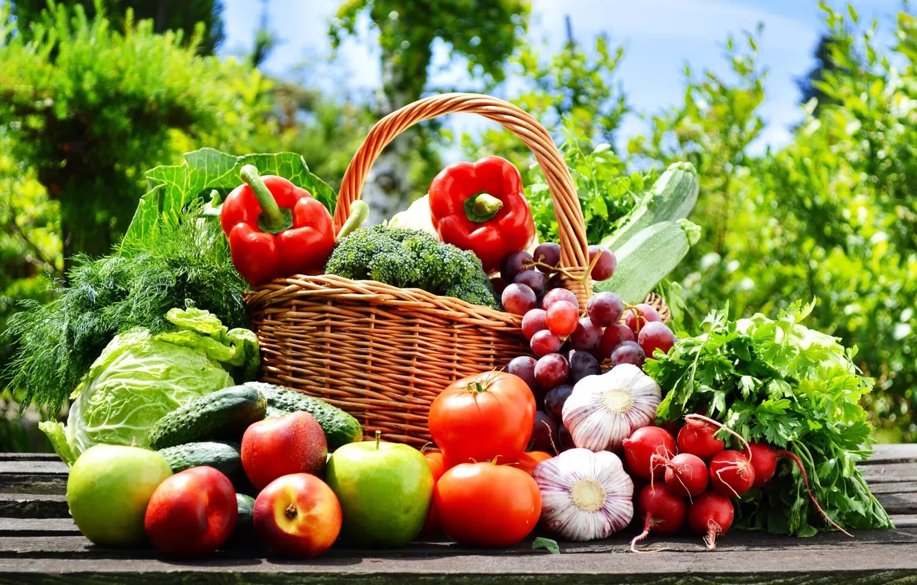 Фото обои природа, корзина, яблоки, виноград, перец, фрукты, овощи, помидоры