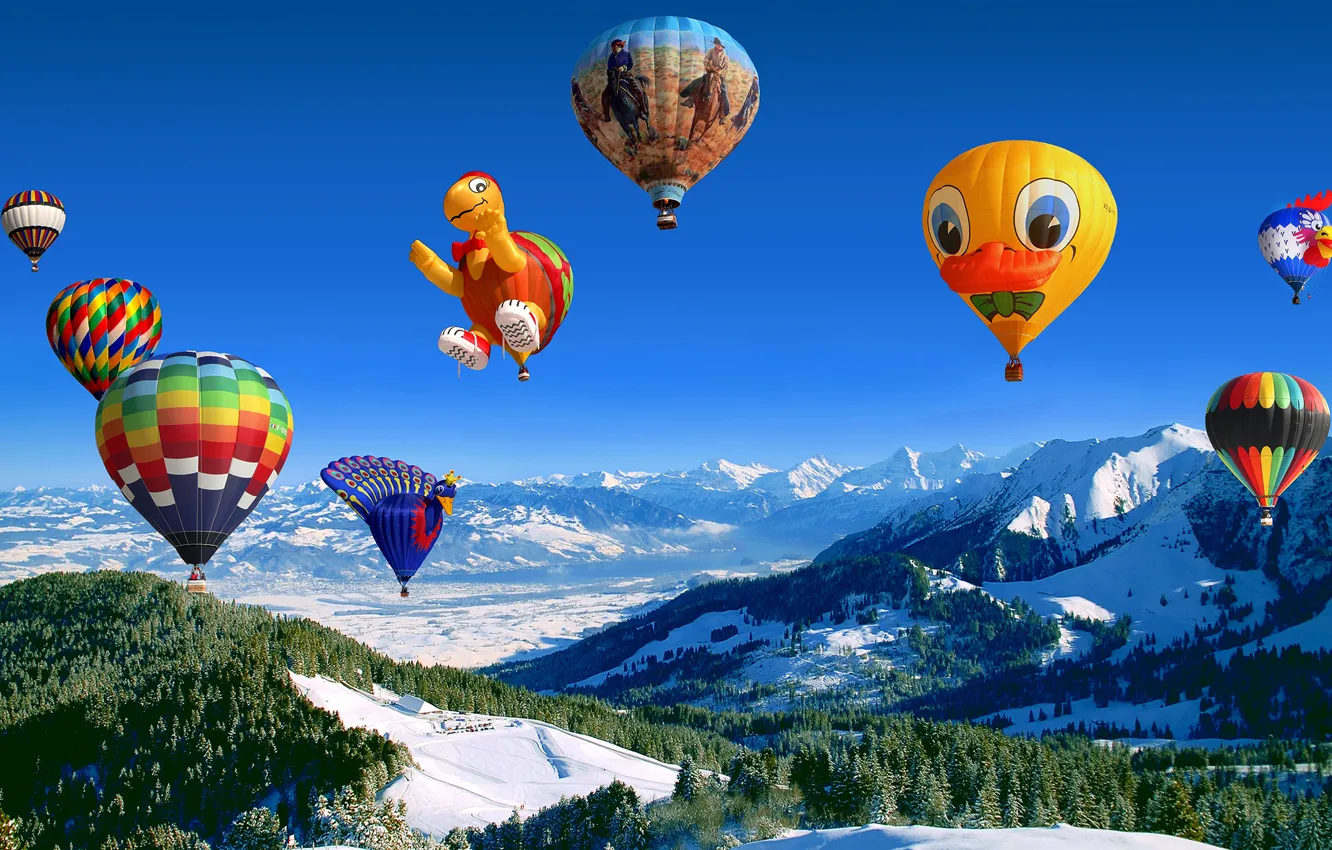 Фото обои небо, горы, шары, полёт, воздушные