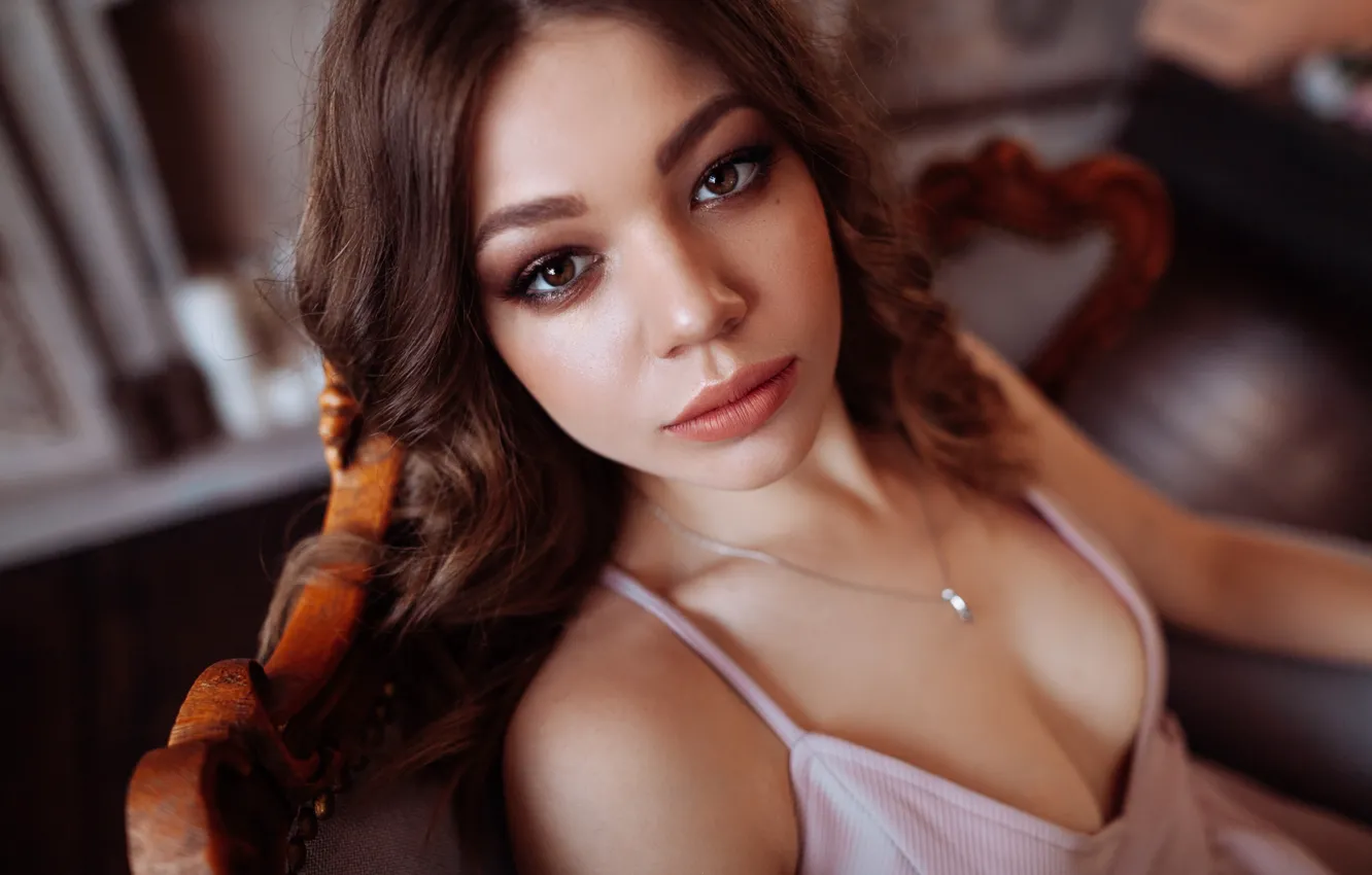 Фото обои girl, cleavage, Model, dress, breast, lips, brunette, chest
