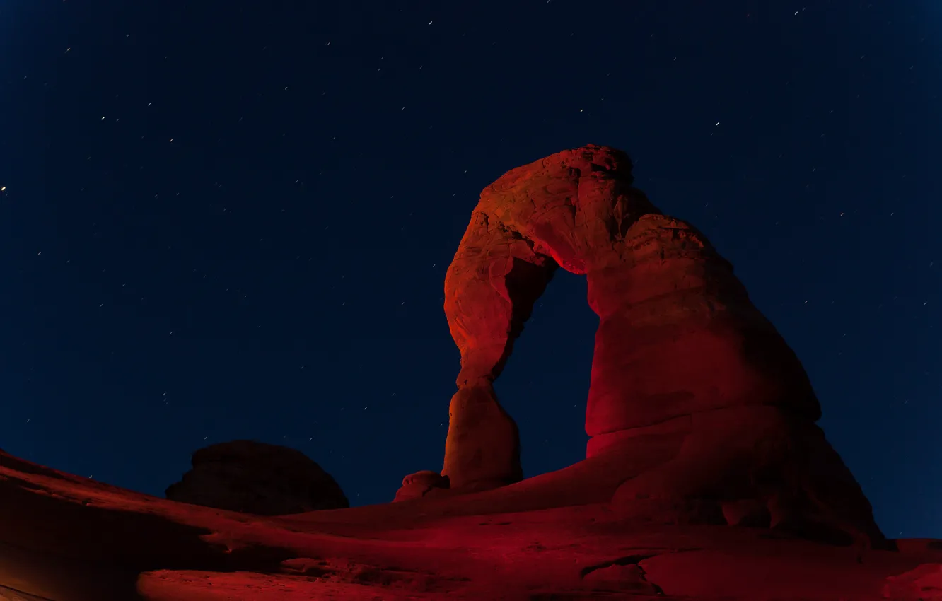 Фото обои небо, звезды, ночь, скала, каньон, арка, Utah, Arches National Park