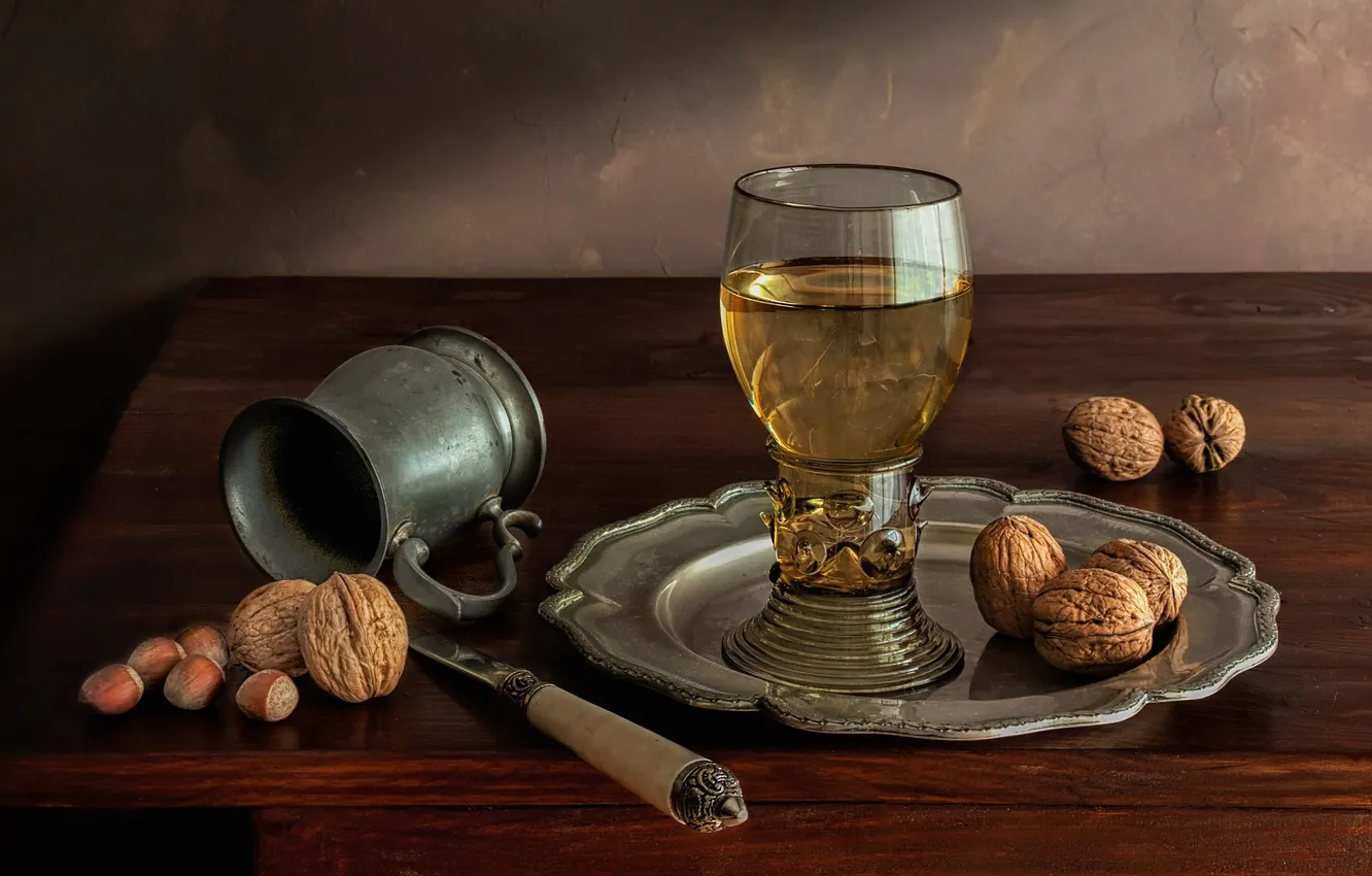 Фото обои вино, бокал, орехи, натюрморт, фундук, грецкий