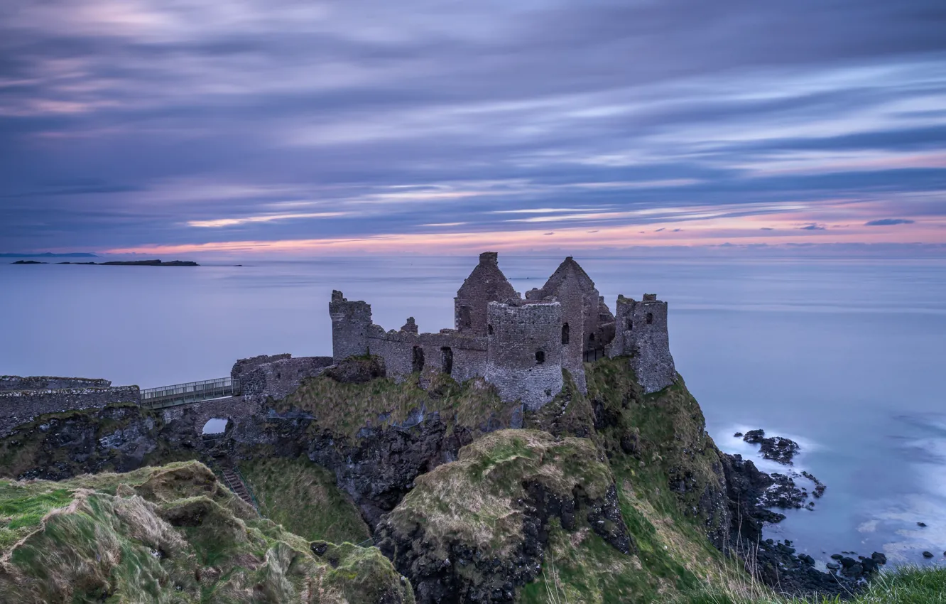 Фото обои море, небо, облака, Ирландия, замок Данлюс, средневековая архитектура, Dunluce сastle