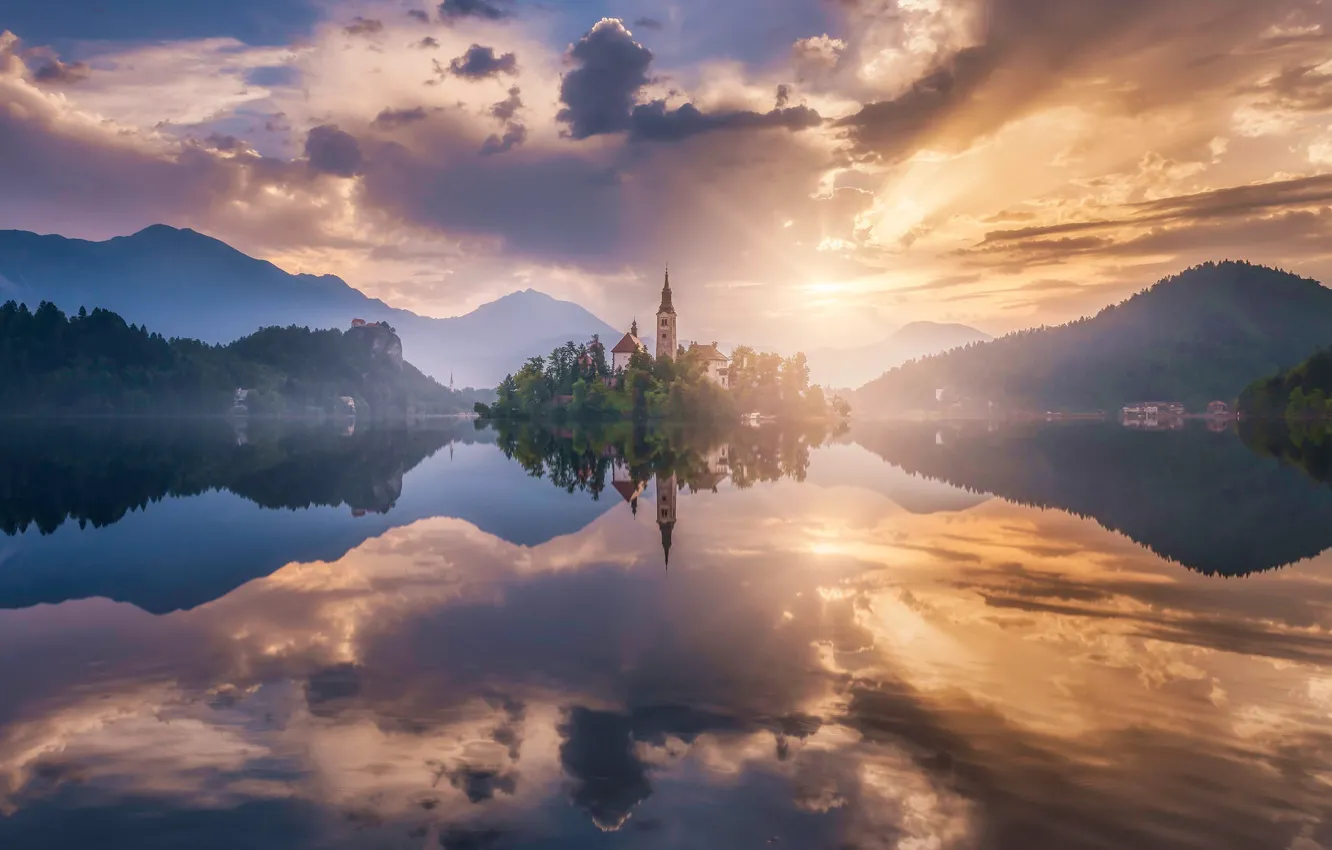 Фото обои горы, озеро, отражение, восход, рассвет, остров, утро, Словения