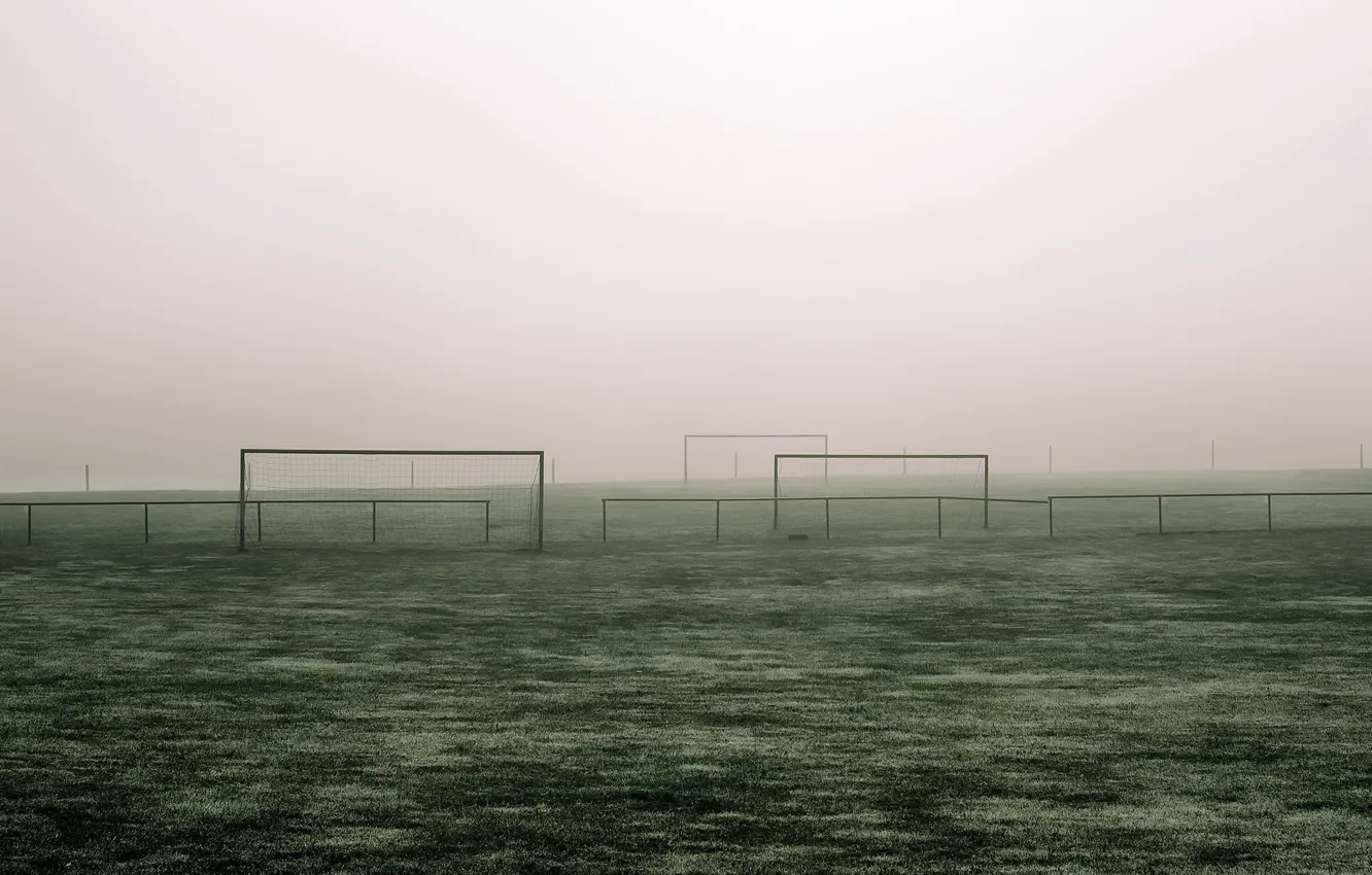 Фото обои поле, туман, футбол, ворота