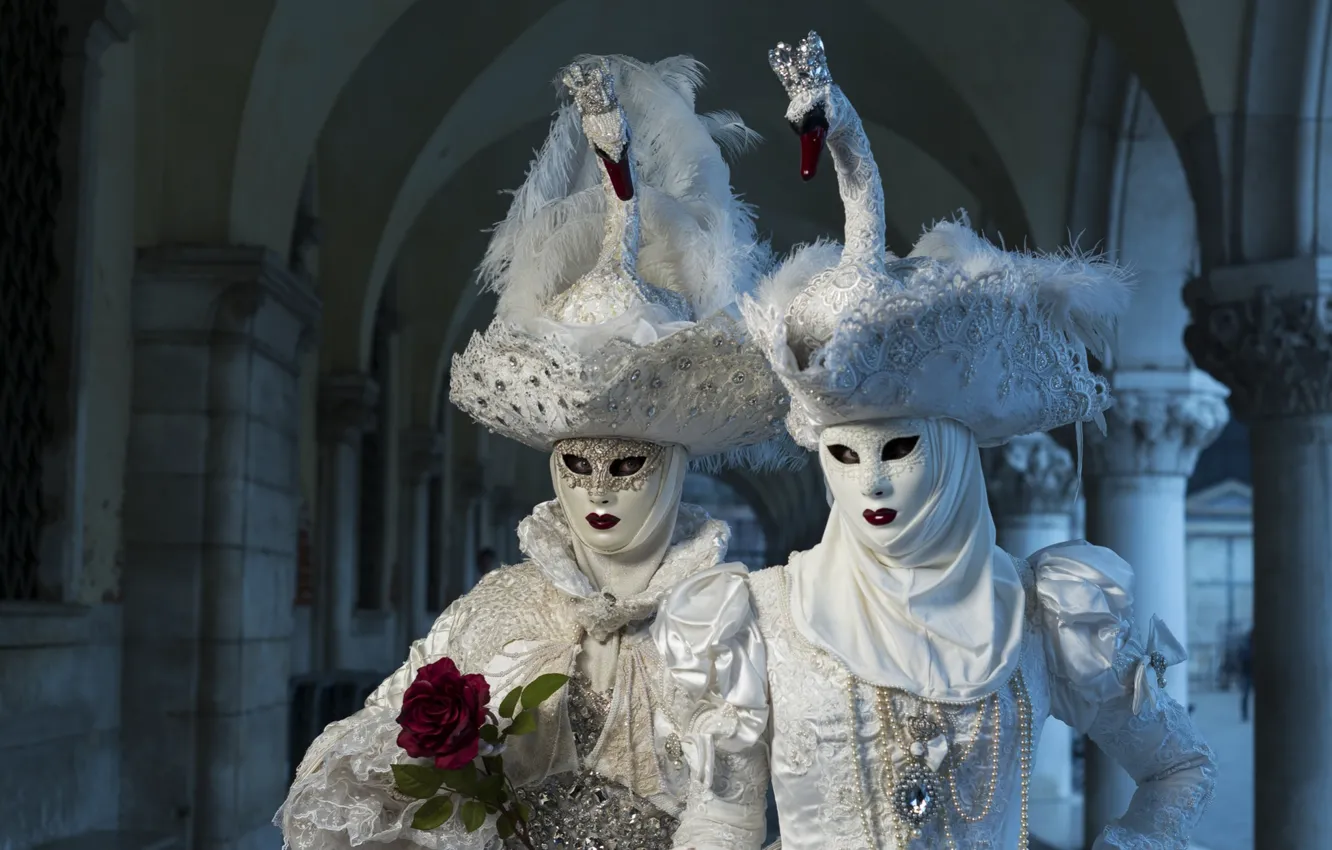 Фото обои Венеция, маски, шляпы, костюмы