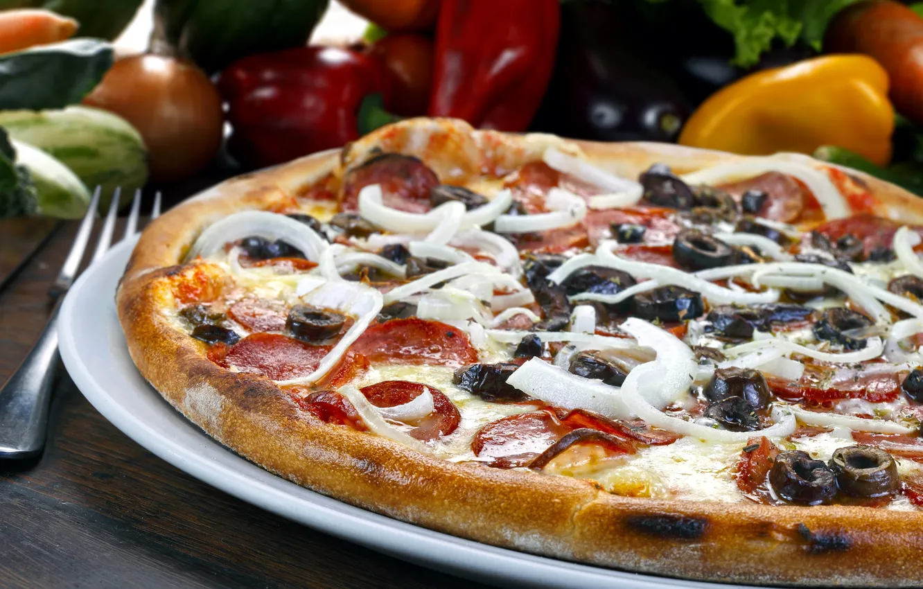 Фото обои сыр, перец, пицца, оливки, колбаса, pizza, начинка, cheese