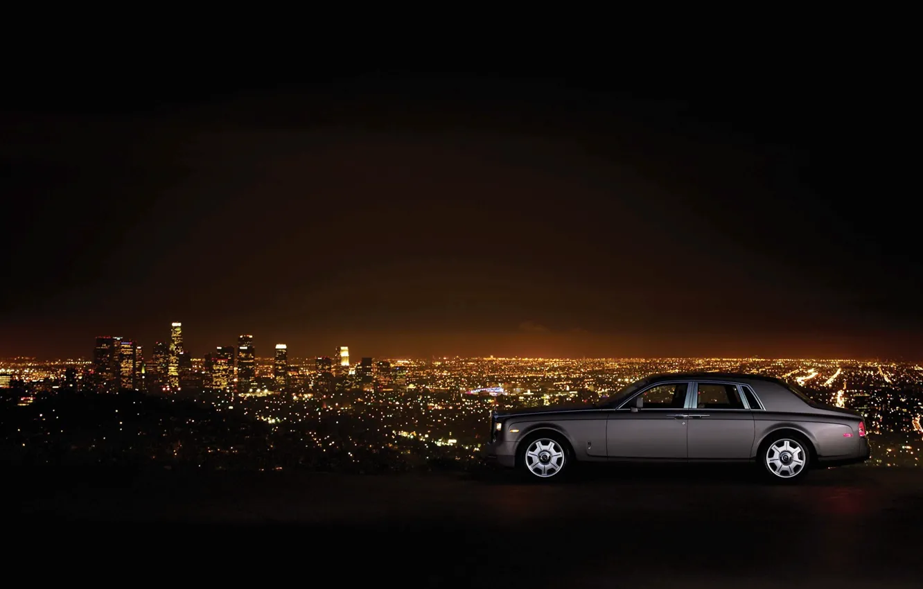 Фото обои машина, пейзаж, ночь, гора, небоскребы, Phantom, стоит, Rolls Royce