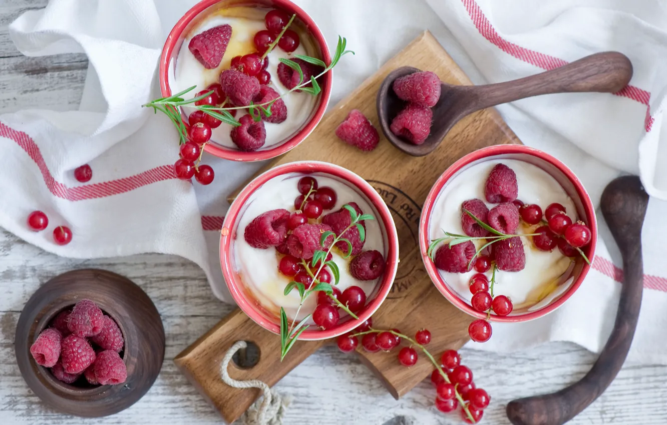 Фото обои ягоды, малина, йогурт, красная смородина
