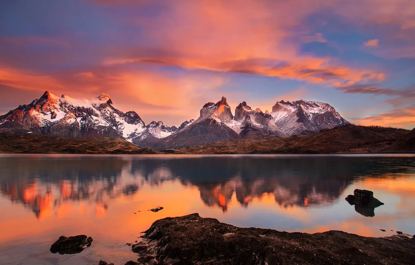 Фото обои озеро, Утро, Чили, Южная Америка, Патагония, горы Анды, национальный парк Торрес-дель-Пайне, Пеоэ