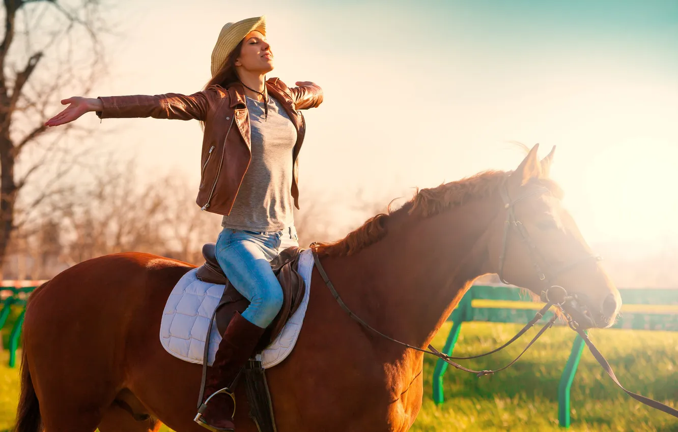 Фото обои relax, girl, happy, landscape, western, model, spring, farm